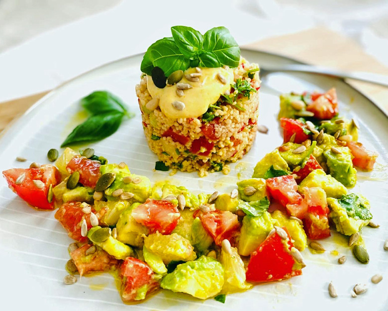 Couscous mit Avocadosalat