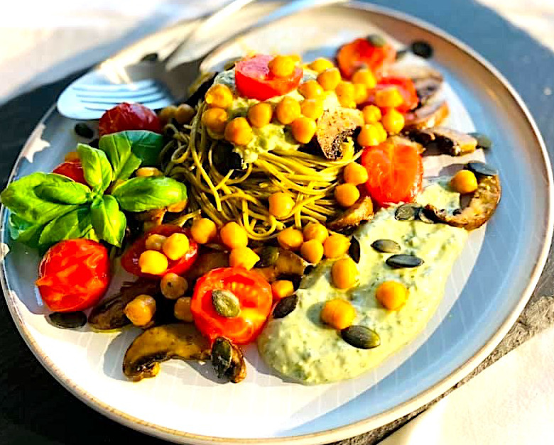 Wellness-Genus: Edamame-Spaghetti mit gebratenen Champignons