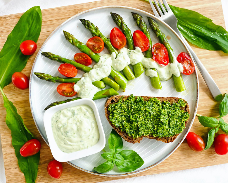 Wellness-Rezept: Grüner Spargel mit Bärlauchpesto