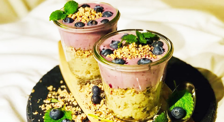 Porridge mit Blaubeerjoghurt vegan