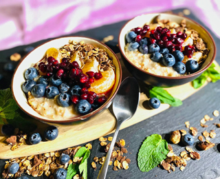 Wellness Genuss Porridge Bowls mit Chocolate Granola