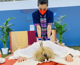 Wellnessverband auf der FIBO 2022 Team Rose Thai Massage